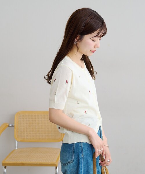 DISCOAT（ディスコート）の「【前後2WAY】花柄刺繍半袖カーディガン（カーディガン/ボレロ・レディース・アイボリー/ブラウン・FREE）」の4枚目の写真