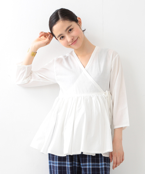 BEAMS BOY（ビームスボーイ）の「BEAMS BOY / シャンブレー カシュクール（シャツ/ブラウス・レディース・ホワイト/ベージュ/ブルー・ONE SIZE）」の2枚目の写真