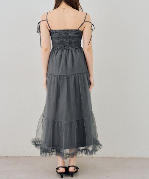 continuer de NICE CLAUP(コンティニューデナイスクラップ)の「【continuer】シャーリングキラキラキャミワンピ(ワンピース・レディース・チャコールグレー/アイボリー・FREE)」の3枚目の写真