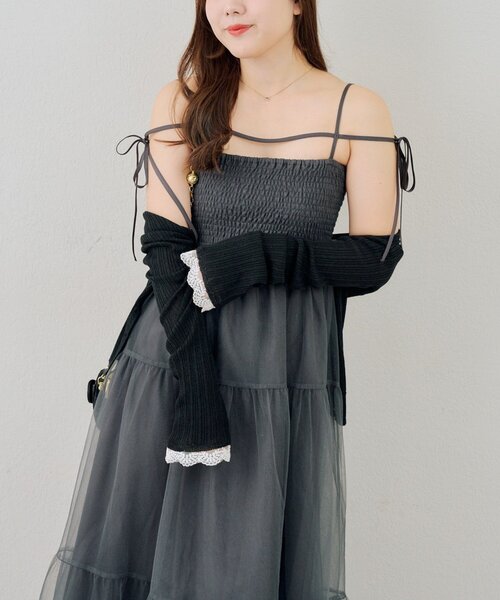 continuer de NICE CLAUP(コンティニューデナイスクラップ)の「【continuer】シャーリングキラキラキャミワンピ(ワンピース・レディース・チャコールグレー/アイボリー・FREE)」の9枚目の写真