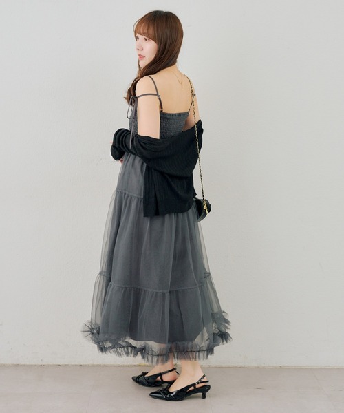 continuer de NICE CLAUP(コンティニューデナイスクラップ)の「【continuer】シャーリングキラキラキャミワンピ(ワンピース・レディース・チャコールグレー/アイボリー・FREE)」の22枚目の写真