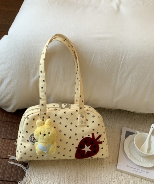 gossip!ロサンゼルス(ゴシップロサンゼルス)の「【Y2Kガーリー】レトロポップ大容量アニマル肉球フットプリントトートバッグ(チャーム付き)(トートバッグ・レディース・ブラック/ホワイト/ライトイエロー・FREE)」の17枚目の写真