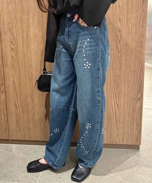 MYMOOD.(マイムード)の「スタッズアシメカーブデニムパンツ(デニムパンツ・レディース・ブルー・M)」の2枚目の写真