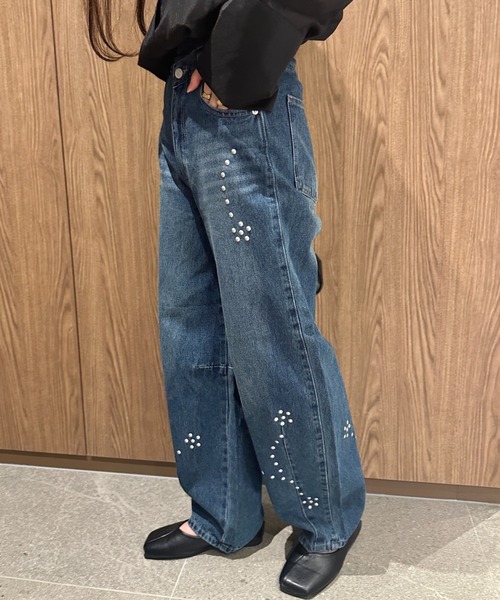 MYMOOD.(マイムード)の「スタッズアシメカーブデニムパンツ(デニムパンツ・レディース・ブルー・M)」の3枚目の写真