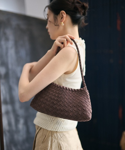 LAULEN（ローレン）の「woven shoulder handbag /編み込みショルダーハンドバッグ（ショルダーバッグ・レディース・ブラウン/ダークブラウン/ライトグリーン/パープル・FREE）」の2枚目の写真