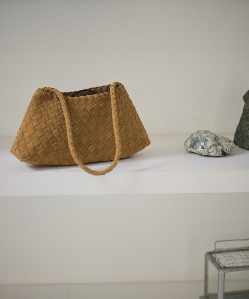 LAULEN（ローレン）の「woven shoulder handbag /編み込みショルダーハンドバッグ（ショルダーバッグ・レディース・ブラウン/ダークブラウン/ライトグリーン/パープル・FREE）」の4枚目の写真