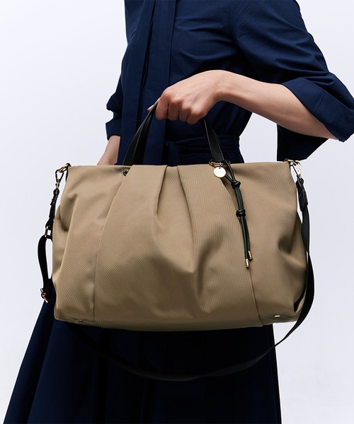 TREASURE TOPKAPI(トレジャートプカピ)の「【TREASURE TOPKAPI】Lien リヤン タックシルエット 2WAY トートバッグ / 軽量 / A4対応(トートバッグ・レディース・ブラック/ベージュ/カーキ・FREE)」の3枚目の写真