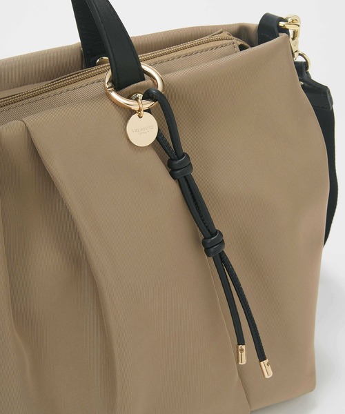 TREASURE TOPKAPI(トレジャートプカピ)の「【TREASURE TOPKAPI】Lien リヤン タックシルエット 2WAY トートバッグ / 軽量 / A4対応(トートバッグ・レディース・ブラック/ベージュ/カーキ・FREE)」の6枚目の写真