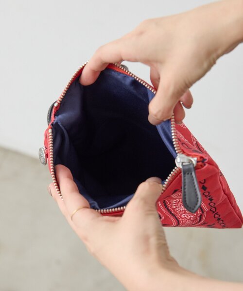 ear PAPILLONNER(イアパピヨネ)の「バンダナ柄トートバッグ《A4サイズ対応/リバーシブル》(トートバッグ・レディース・ブラウン/ネイビー・FREE)」の11枚目の写真