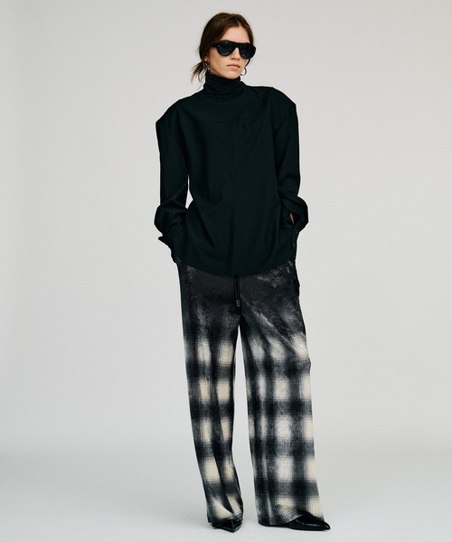 PRANK PROJECT(プランクプロジェクト)の「【2026Autumn Pre-Order】ハイネックパワショルシャツ / High-Neck Power Shoulder Shirt(シャツ/ブラウス・レディース・ブラック/ボルドー/ホワイト・FREE)」の5枚目の写真