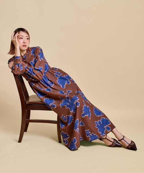 LHELBIE(レルビエ)の「ブラーリーパターンワンピース(ワンピース・レディース・ライトベージュ/ブラウン/ブラック・M)」の1枚目の写真