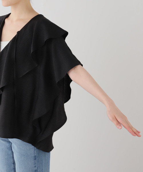 La TOTALITE(ラトータリテ)の「【洗える】ラッフルカラーブラウス(シャツ/ブラウス・レディース・ブラック/チャコールグレー・FREE)」の5枚目の写真