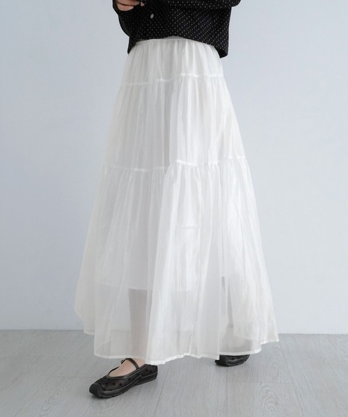 by muni:r(バイ ムニール)の「シアーパールティアードロングスカート/2026 AW COLLECTION(スカート・レディース・ホワイト/グレイッシュベージュ/ブラック・FREE)」の2枚目の写真