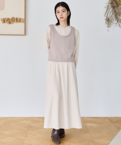 mysty woman(ミスティウーマン)の「【WEB限定/セットアイテム】ニットベストセットワンピース 1086732(ワンピース・レディース・ブラック/ベージュ・FREE)」の1枚目の写真