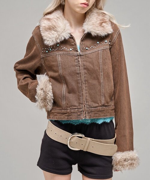 WHO'S WHO gallery(フーズフーギャラリー)の「【26AW LOOK掲載品番】ビジュファーデニムジャケット(ブルゾン・レディース・ブルー/ブラウン/ブラック・FREE)」の3枚目の写真