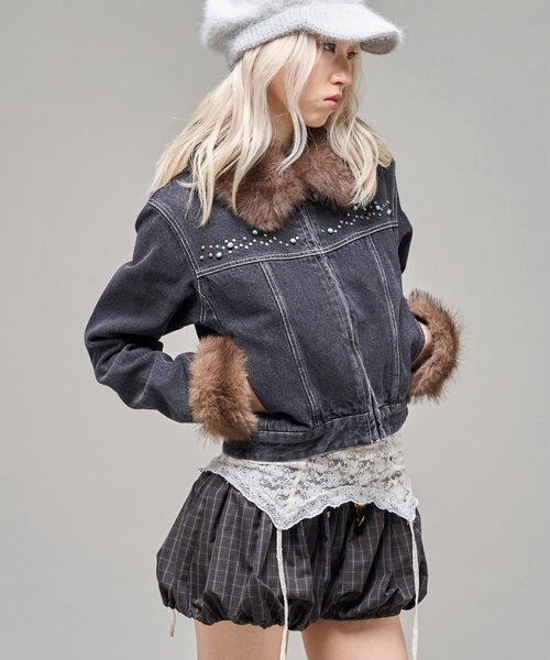 WHO'S WHO gallery(フーズフーギャラリー)の「【26AW LOOK掲載品番】ビジュファーデニムジャケット(ブルゾン・レディース・ブルー/ブラウン/ブラック・FREE)」の8枚目の写真