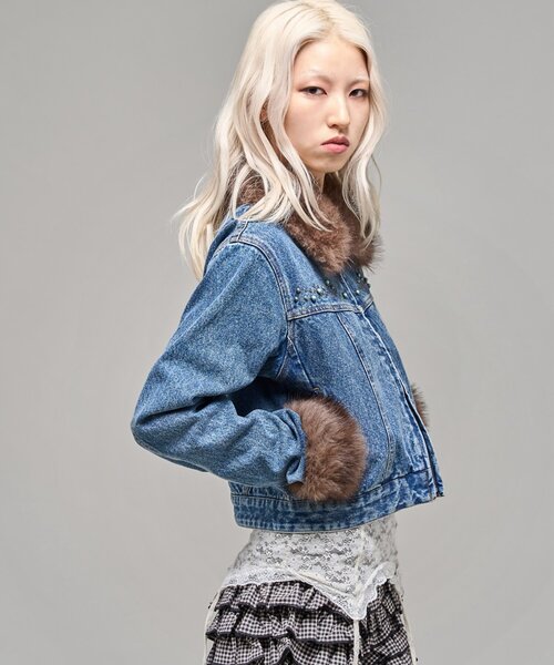 WHO'S WHO gallery(フーズフーギャラリー)の「【26AW LOOK掲載品番】ビジュファーデニムジャケット(ブルゾン・レディース・ブルー/ブラウン/ブラック・FREE)」の12枚目の写真