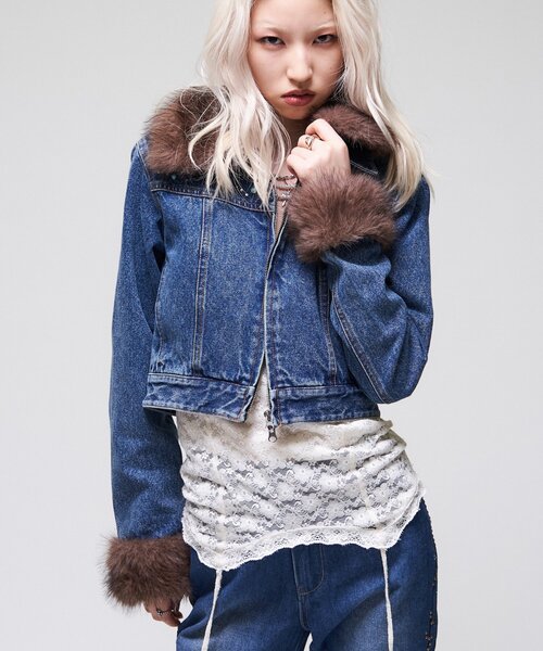 WHO'S WHO gallery(フーズフーギャラリー)の「【26AW LOOK掲載品番】ビジュファーデニムジャケット(ブルゾン・レディース・ブルー/ブラウン/ブラック・FREE)」の20枚目の写真