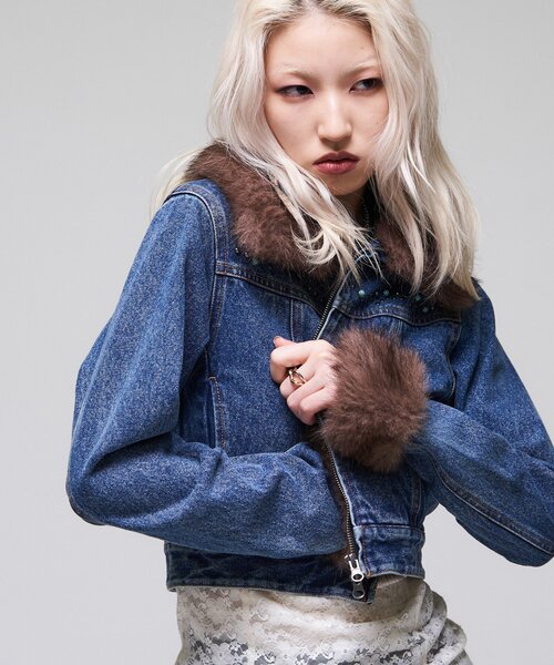 WHO'S WHO gallery(フーズフーギャラリー)の「【26AW LOOK掲載品番】ビジュファーデニムジャケット(ブルゾン・レディース・ブルー/ブラウン/ブラック・FREE)」の22枚目の写真