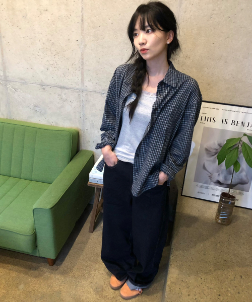 MIND BRIDGE WOMEN（マインドブリッジウーマン）の「[W] カーブドワイド インディゴステッチ デニムパンツ（デニムパンツ・レディース・インディゴブルー・SMALL/MEDIUM/LARGE）」の5枚目の写真