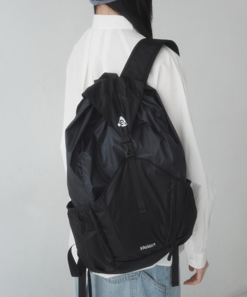 HEISAN(ハイサン)の「◇HEISAN◇ブランド直輸入正規品/折りたためる/パッカブル/エッグシュートバッグ Egg Suit Bag Black(バックパック/リュック・レディース・ブラック/グレイッシュベージュ・FREE)」の1枚目の写真
