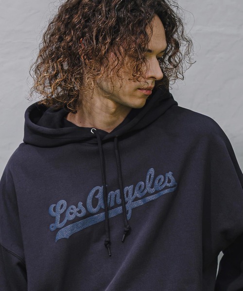 CAMBIO（カンビオ）の「mpa4248-プリントプルパーカー - LOS ANGELES(2602131MCB)（パーカー・メンズ・アッシュ/ブラック/ネイビー・L/M/XL）」の17枚目の写真
