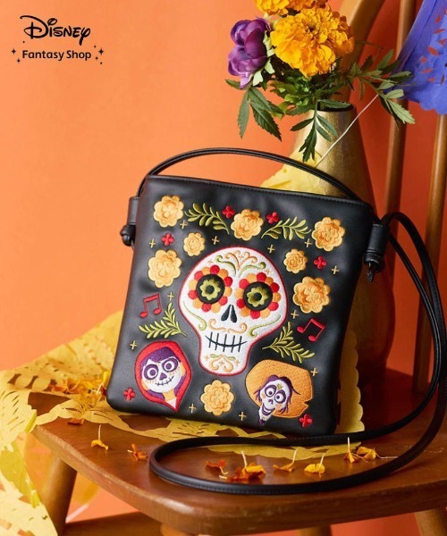 Disney(ディズニー)の「刺繍ショルダーバッグ「リメンバー・ミー」(ショルダーバッグ・レディース・ブラック・-)」の1枚目の写真