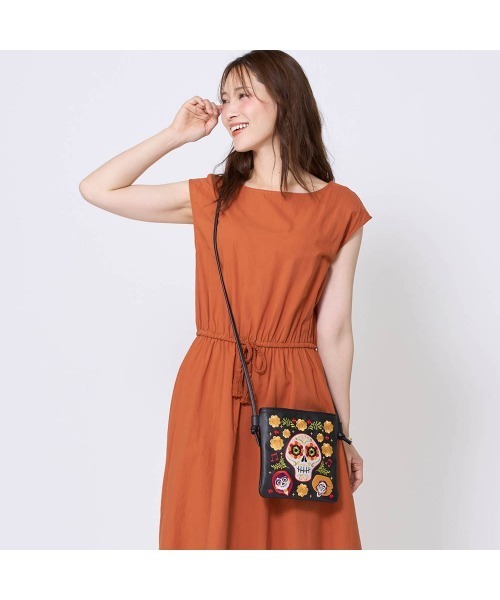 Disney(ディズニー)の「刺繍ショルダーバッグ「リメンバー・ミー」(ショルダーバッグ・レディース・ブラック・-)」の5枚目の写真