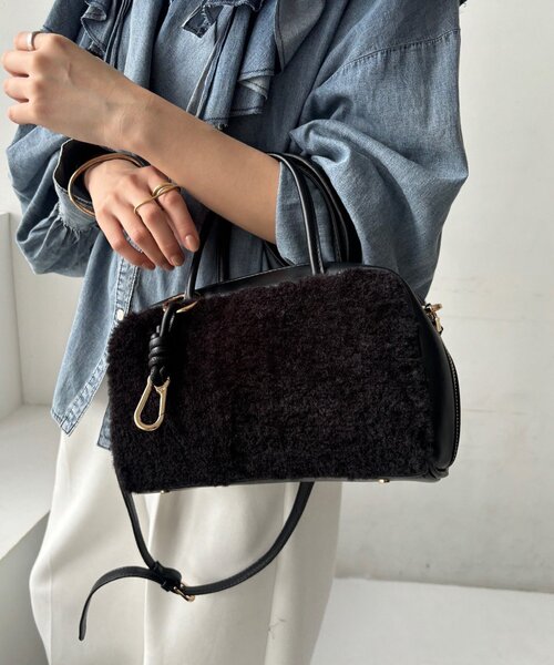 DouDou(ドゥドゥ)の「【WEB限定】横長ボアボストンバッグ(トートバッグ・レディース・ブラック/ベージュ/ライトベージュ・FREE)」の4枚目の写真