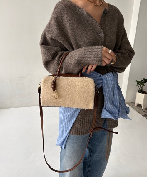 DouDou(ドゥドゥ)の「【WEB限定】横長ボアボストンバッグ(トートバッグ・レディース・ブラック/ベージュ/ライトベージュ・FREE)」の10枚目の写真