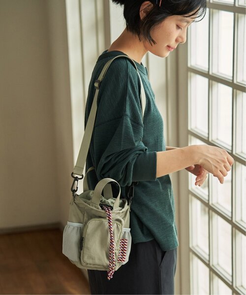 LBC(エルビーシー)の「撥水ナイロン巾着ミニショルダーバッグ(ショルダーバッグ・レディース・アイボリー/ブラック・FREE)」の16枚目の写真