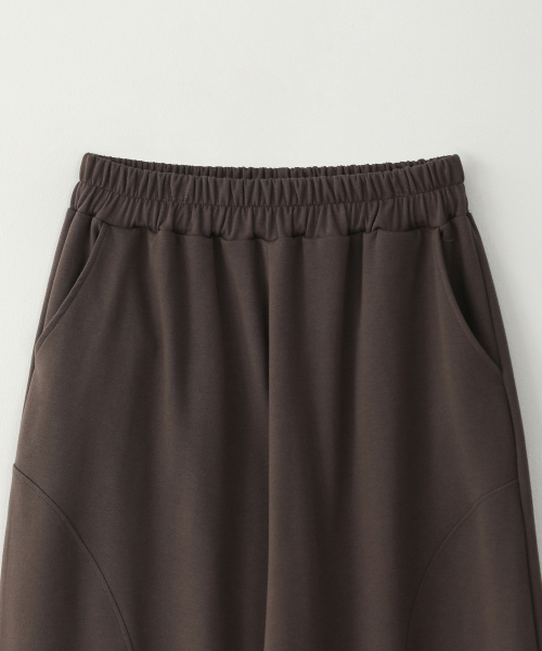 PUFF PUFF DEPT(パフパフ・デプト)の「カーブドバレルスウェットパンツ BROWN(スウェットパンツ・レディース・その他・MEDIUM/LARGE/X-LARGE)」の3枚目の写真