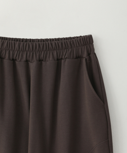 PUFF PUFF DEPT(パフパフ・デプト)の「カーブドバレルスウェットパンツ BROWN(スウェットパンツ・レディース・その他・MEDIUM/LARGE/X-LARGE)」の4枚目の写真