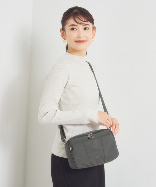 ITS'DEMO(イッツデモ)の「【撥水】収納アドバイザー監修ショルダーバッグ(ショルダーバッグ・レディース・ダークグレー/パープル/ブラック・00)」の4枚目の写真