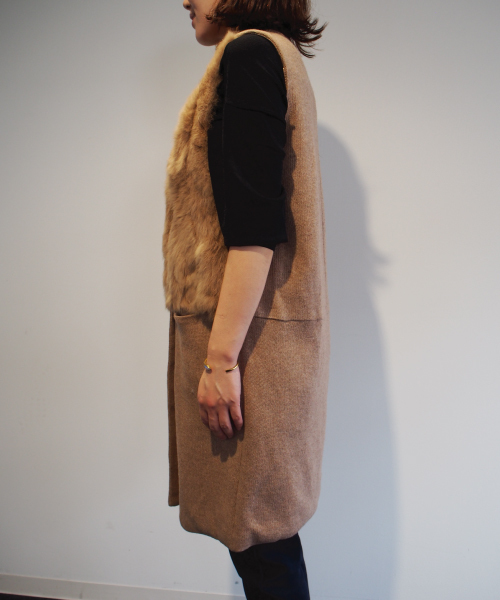 INTERPLANET（インタープラネット）の「ラビットファーニットジレベスト（ベスト・レディース・チャコールグレー/キャメル/ライトグレー・FREE）」の13枚目の写真