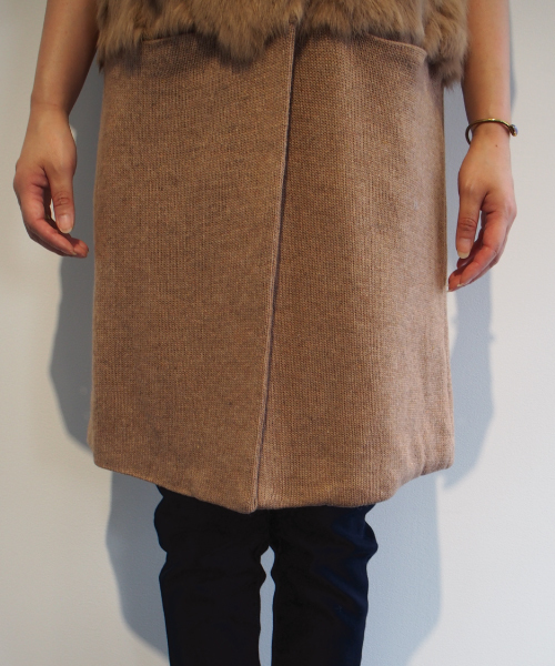 INTERPLANET（インタープラネット）の「ラビットファーニットジレベスト（ベスト・レディース・チャコールグレー/キャメル/ライトグレー・FREE）」の17枚目の写真