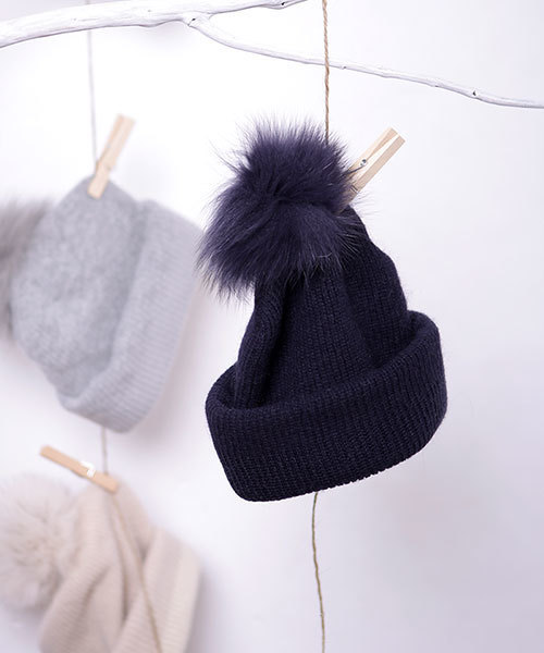 NANO universe（ナノユニバース）の「【CLASSY. 12月号掲載】 ファーポンポンニットキャップ（ニットキャップ/ビーニー・レディース・ベージュ/ネイビー/グレー・FREE）」の3枚目の写真