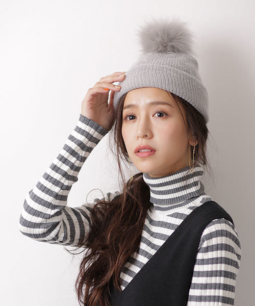 NANO universe（ナノユニバース）の「【CLASSY. 12月号掲載】 ファーポンポンニットキャップ（ニットキャップ/ビーニー・レディース・ベージュ/ネイビー/グレー・FREE）」の9枚目の写真