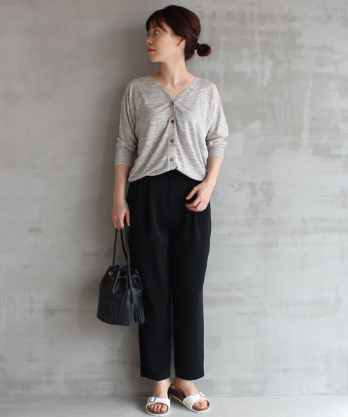 HELIOPOLE（エリオポール）の「テーパード バナナパンツ（その他パンツ・レディース・ブラック/ベージュ/ネイビー・38/34/36）」の17枚目の写真