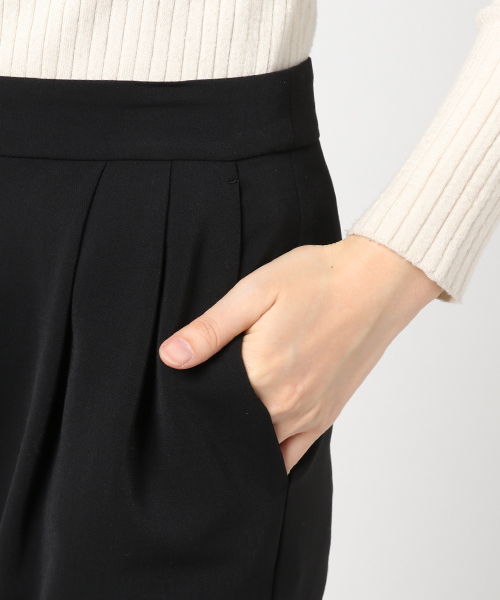 HELIOPOLE（エリオポール）の「テーパード バナナパンツ（その他パンツ・レディース・ブラック/ベージュ/ネイビー・38/34/36）」の9枚目の写真