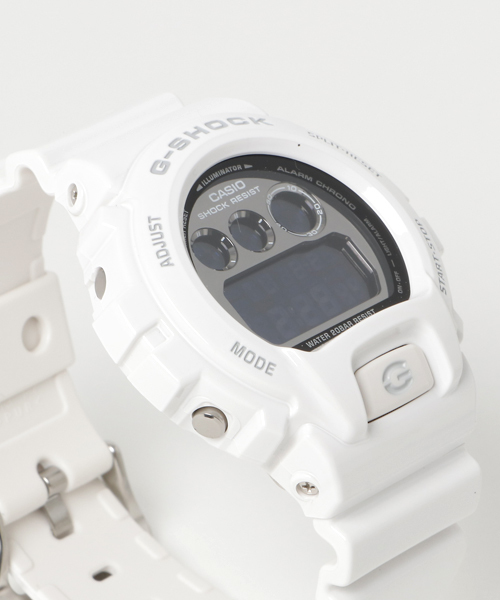 G-SHOCK(ジーショック)の「G-SHOCK / メタリックカラーズ Metallic Colors / DW-6900NB-7JF / Gショック(アナログ腕時計・メンズ・ホワイト×ブラック・FREE)」の5枚目の写真