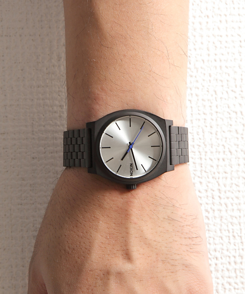 NIXON（ニクソン）の「THE TIME TELLER（アナログ腕時計・メンズ・ブラック/ブラウン系その他/ブラック系その他/ピンクゴールド/ゴールド/ブラック×ゴールド/ガンメタ/カーキ/その他1/ゴールド系その他/その他2/ブラック×シルバー/ブラック×ブルー・FREE）」の6枚目の写真