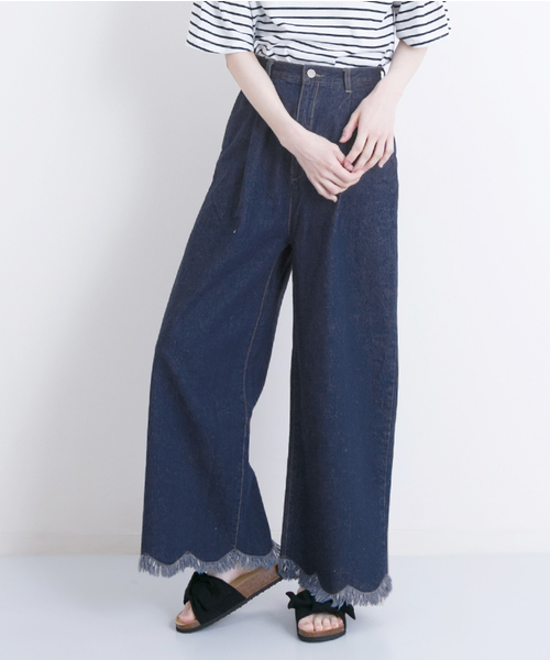 MERLOT（メルロー）の「スカラップフリンジヘムデニムワイドパンツ615-8527（デニムパンツ・レディース・ネイビー/ライトブルー/ブルー・FREE）」の2枚目の写真