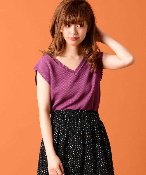 natural couture（ナチュラルクチュール）の「スカラップノースリニット（ニット/セーター・レディース・ブラック/キャメル/ターコイズブルー/ピンク・FREE）」の4枚目の写真