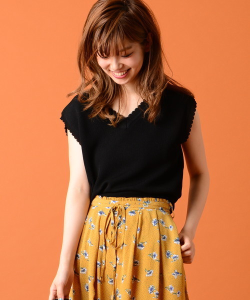 natural couture（ナチュラルクチュール）の「スカラップノースリニット（ニット/セーター・レディース・ブラック/キャメル/ターコイズブルー/ピンク・FREE）」の2枚目の写真