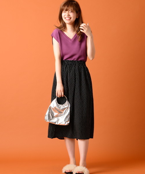 natural couture（ナチュラルクチュール）の「スカラップノースリニット（ニット/セーター・レディース・ブラック/キャメル/ターコイズブルー/ピンク・FREE）」の7枚目の写真