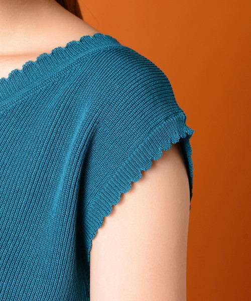 natural couture（ナチュラルクチュール）の「スカラップノースリニット（ニット/セーター・レディース・ブラック/キャメル/ターコイズブルー/ピンク・FREE）」の5枚目の写真