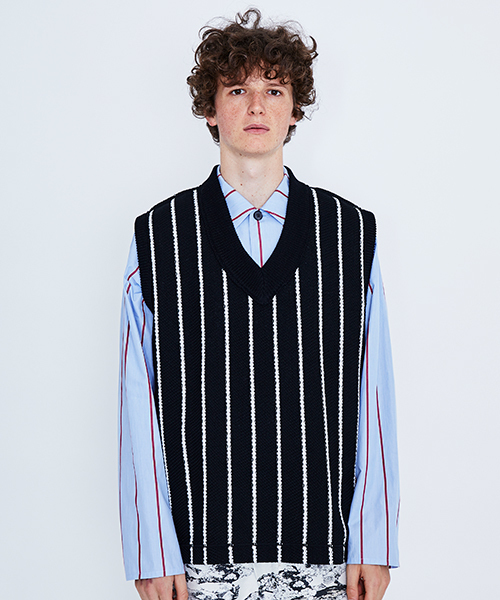 UNITED TOKYO(ユナイテッドトウキョウ)の「インレーニットベスト(ニット/セーター・メンズ・ブラック/オレンジ/ブラウン/ネイビー・1/2/3)」の2枚目の写真