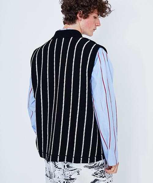 UNITED TOKYO(ユナイテッドトウキョウ)の「インレーニットベスト(ニット/セーター・メンズ・ブラック/オレンジ/ブラウン/ネイビー・1/2/3)」の12枚目の写真