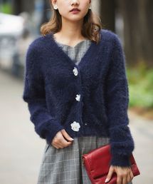 tocco フラワー付きほわほわジャギーニットロングカーディガン tocco closet（トッコ クローゼット）の「BIGフラワービジュー釦